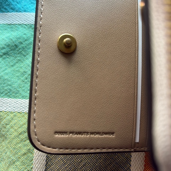 🐶 Coach X Peanuts Essential Billfold Wallet With Newspaper Print 🐶 NWT 🐶 - Picture 13 of 16